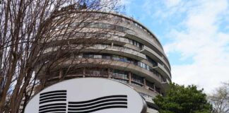 Watergate 600 building with a sign in front